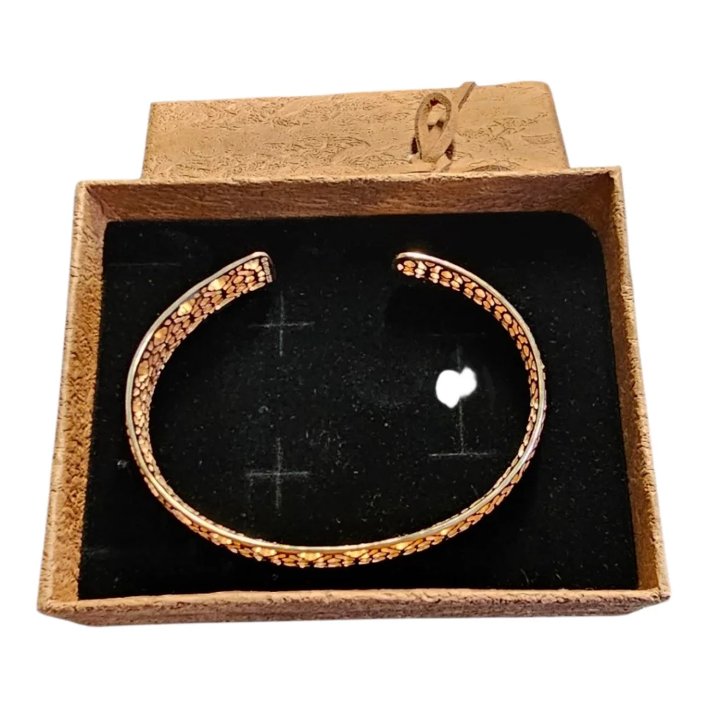 KENDRA SCOTT Tiana/Uma Elegant Gold Filigree Asymmetrical Cuff Bracelet